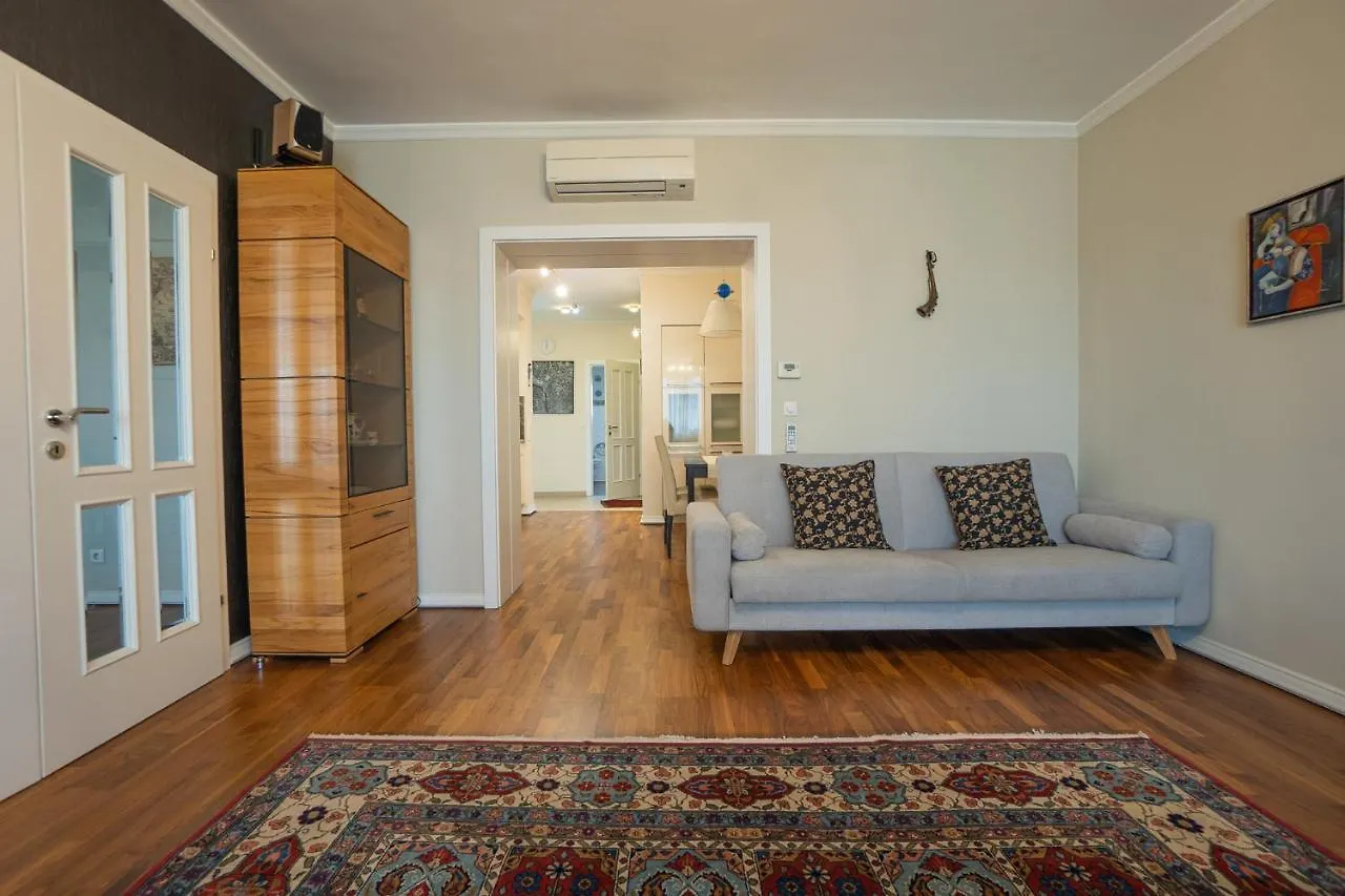 Apartment With A Balcony - 15 Min To City Center Vienna 0*,