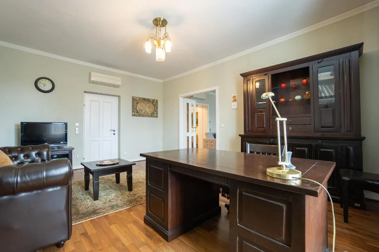 Apartment With A Balcony - 15 Min To City Center Viena