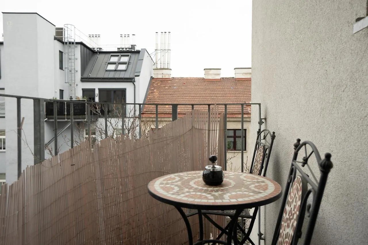 Apartment With A Balcony - 15 Min To City Center Wien Österrike